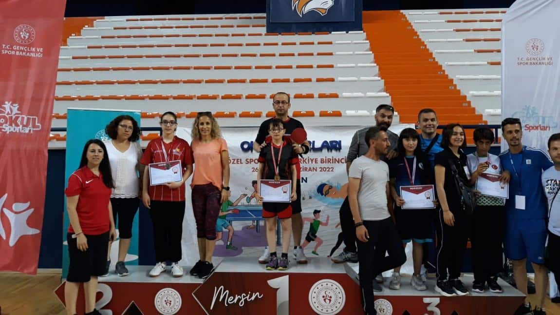 Mersin'de düzenlenen özel sporcular masa tenisi şampiyonası